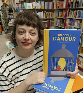 Lucile Blin, de la librairie Le Cheval Crayon, à Caen, a beaucoup aimé le livre jeunesse Océan d'amour, de Pieter Gaudesaboos. Elle nous dit pourquoi.  
